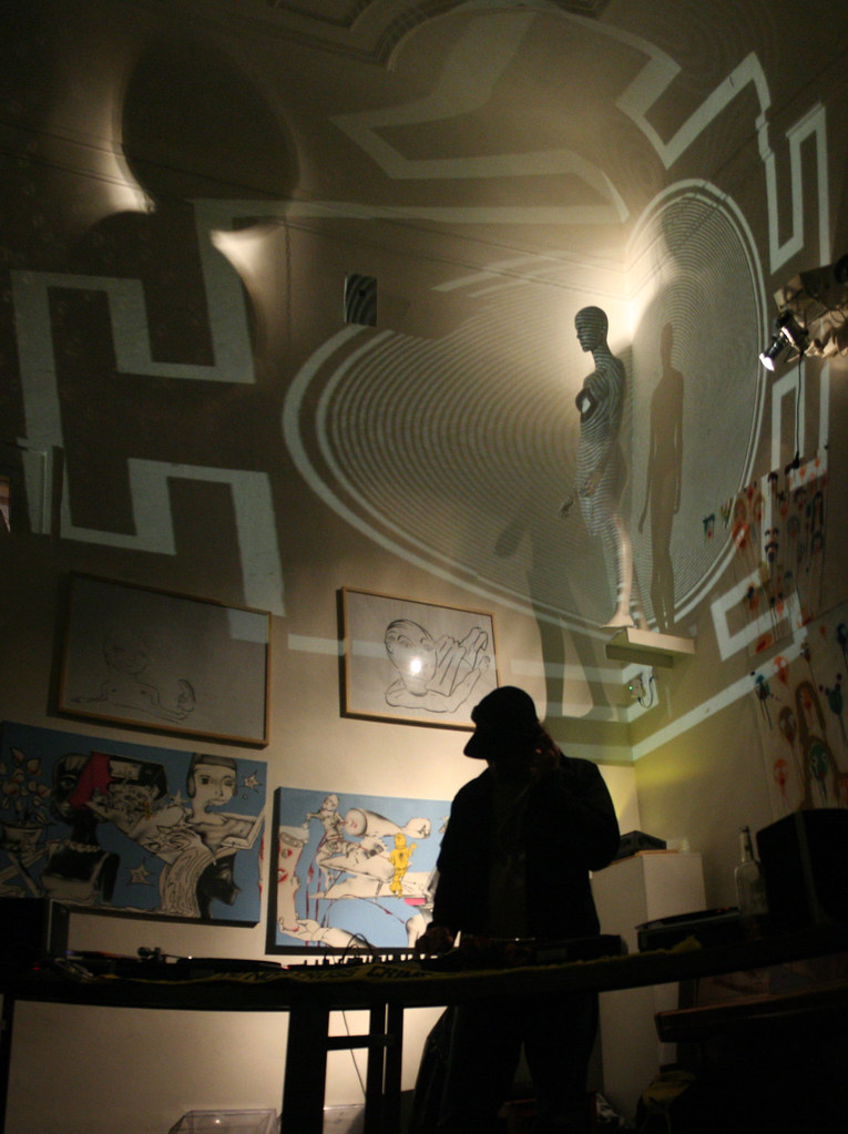 aleshStatueProjection2patro